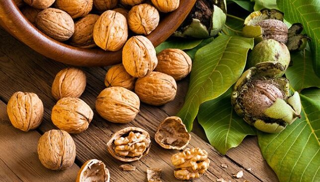 Treatment of varicose veins with nutmeg